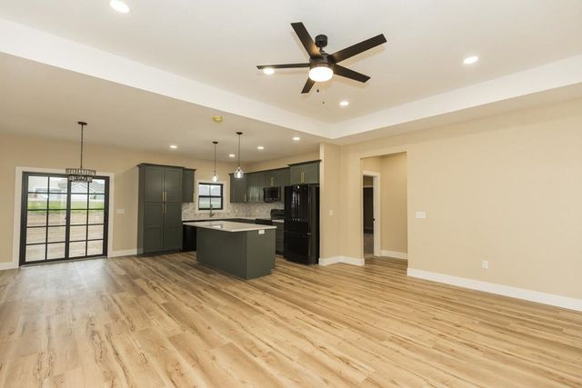 1968 Wheatland Valley Dr, Salina, KS 67401