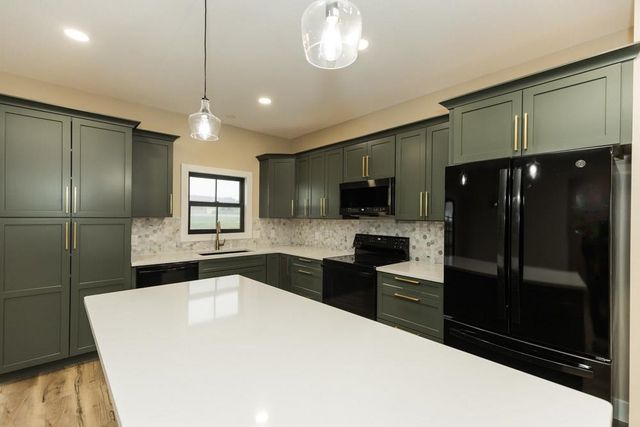 1968 Wheatland Valley Dr, Salina, KS 67401