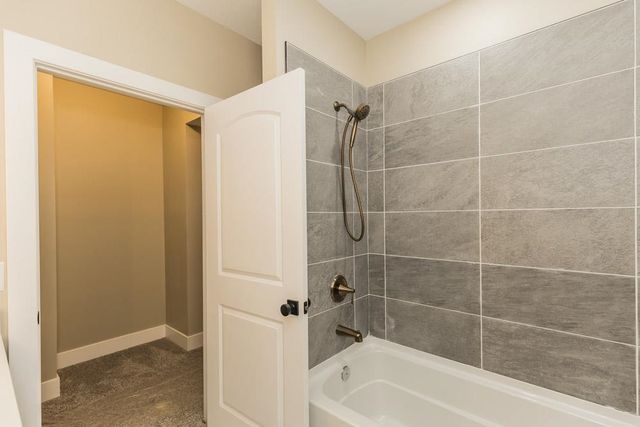 1968 Wheatland Valley Dr, Salina, KS 67401