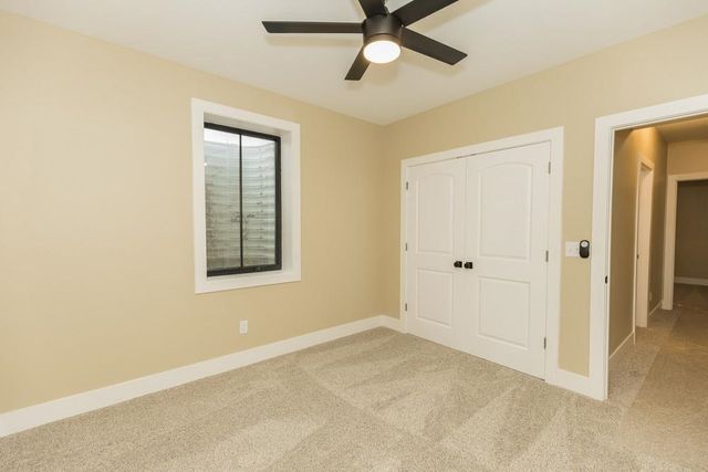 1968 Wheatland Valley Dr, Salina, KS 67401