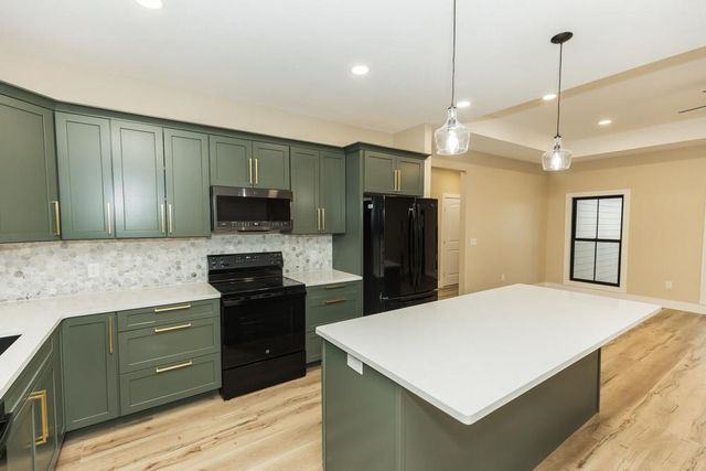 1968 Wheatland Valley Dr, Salina, KS 67401