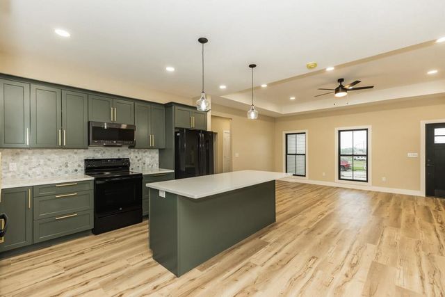 1968 Wheatland Valley Dr, Salina, KS 67401