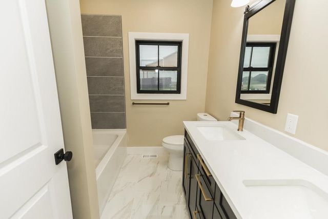 1968 Wheatland Valley Dr, Salina, KS 67401