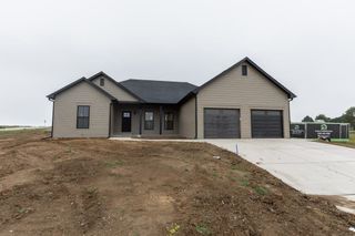 1968 Wheatland Valley Dr, Salina, KS 67401