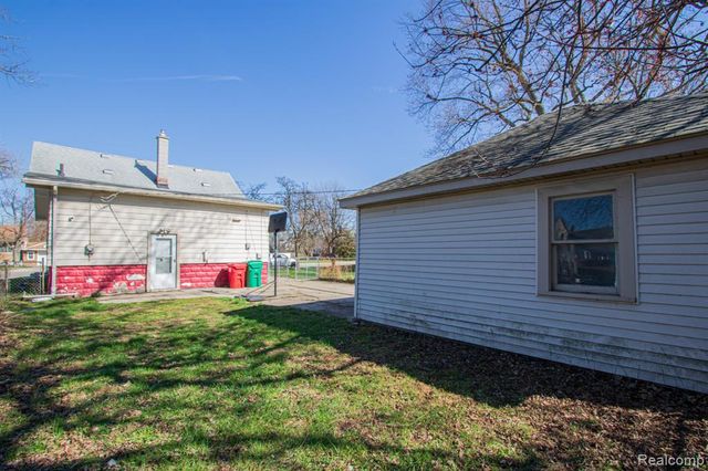 22871 Hayes Avenue, Eastpointe, MI 48021