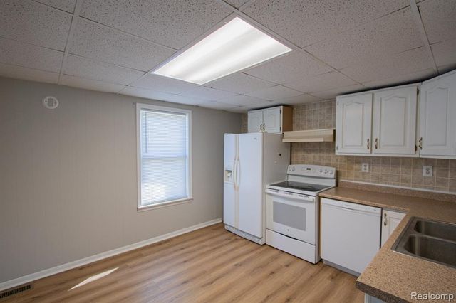 22871 Hayes Avenue, Eastpointe, MI 48021