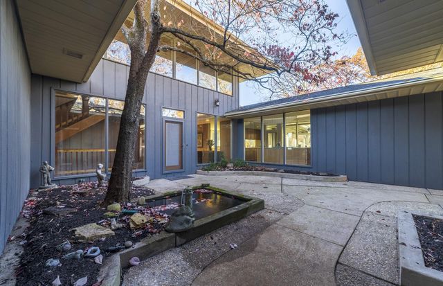 1050 Coolwood Drive, Valparaiso, IN 46385