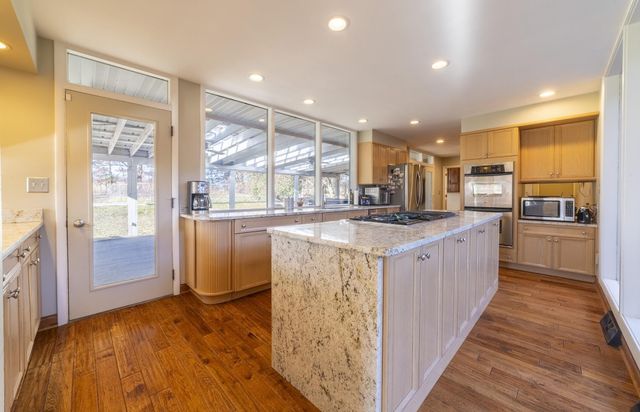 1050 Coolwood Drive, Valparaiso, IN 46385