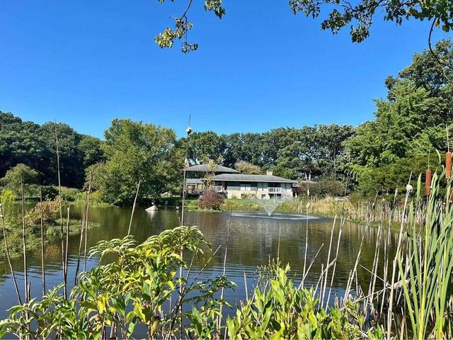 1050 Coolwood Drive, Valparaiso, IN 46385