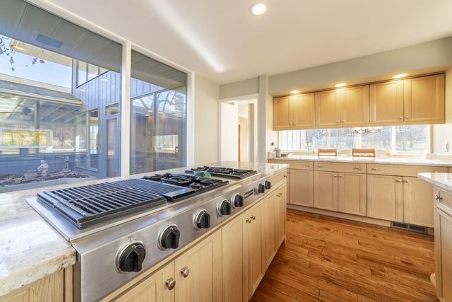 1050 Coolwood Drive, Valparaiso, IN 46385