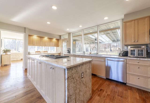 1050 Coolwood Drive, Valparaiso, IN 46385