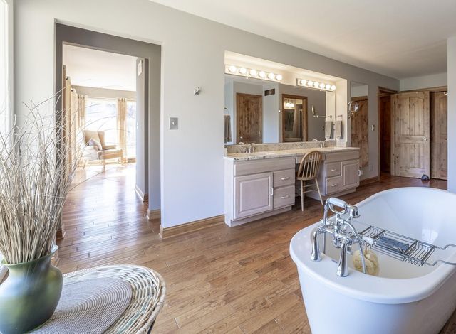 1050 Coolwood Drive, Valparaiso, IN 46385