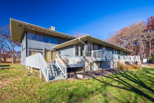 1050 Coolwood Drive, Valparaiso, IN 46385