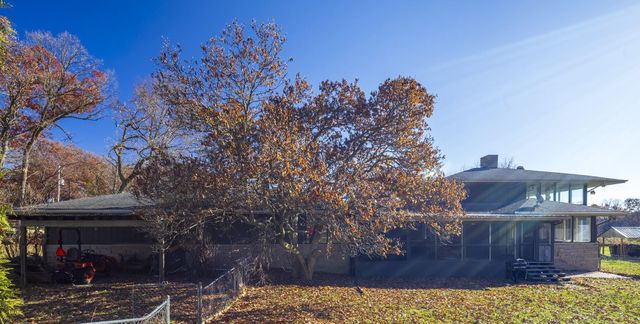 1050 Coolwood Drive, Valparaiso, IN 46385