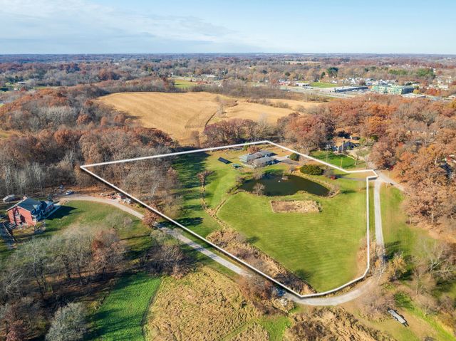 1050 Coolwood Drive, Valparaiso, IN 46385