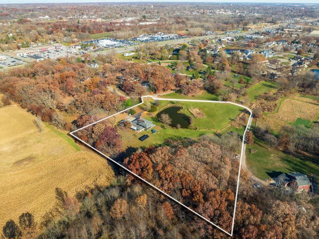 1050 Coolwood Drive, Valparaiso, IN 46385