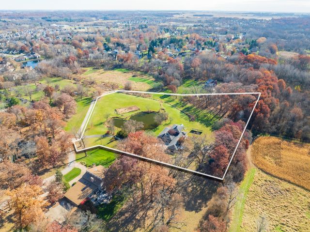 1050 Coolwood Drive, Valparaiso, IN 46385