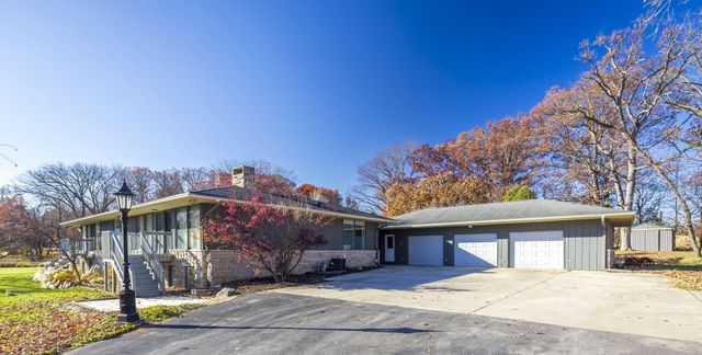 1050 Coolwood Drive, Valparaiso, IN 46385