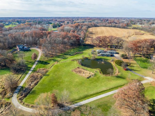 1050 Coolwood Drive, Valparaiso, IN 46385