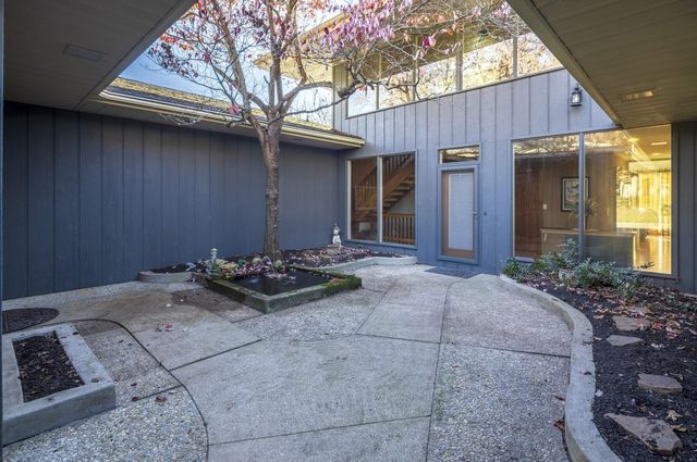 1050 Coolwood Drive, Valparaiso, IN 46385