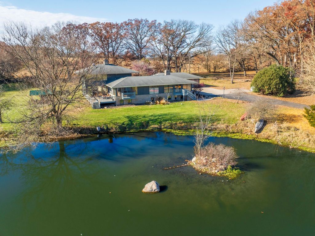 1050 Coolwood Drive, Valparaiso, IN 46385