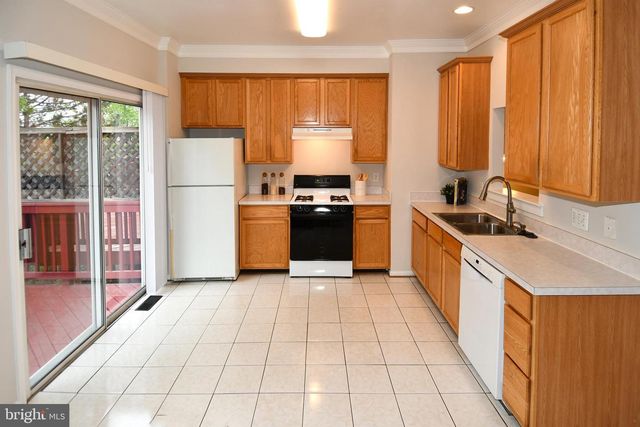 2444 LAURA MARK LN, Herndon, VA 20171
