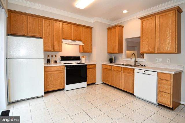 2444 LAURA MARK LN, Herndon, VA 20171