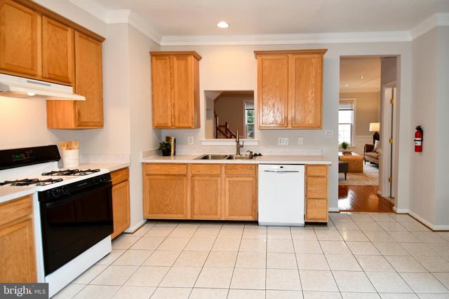 2444 LAURA MARK LN, Herndon, VA 20171