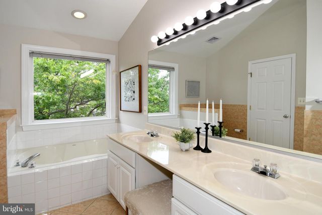 2444 LAURA MARK LN, Herndon, VA 20171