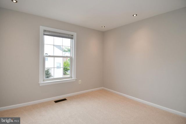 2444 LAURA MARK LN, Herndon, VA 20171