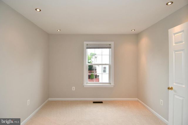 2444 LAURA MARK LN, Herndon, VA 20171