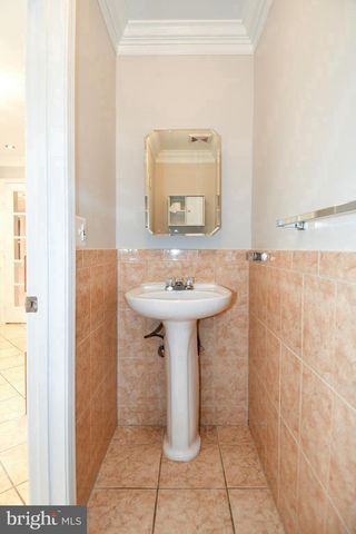2444 LAURA MARK LN, Herndon, VA 20171