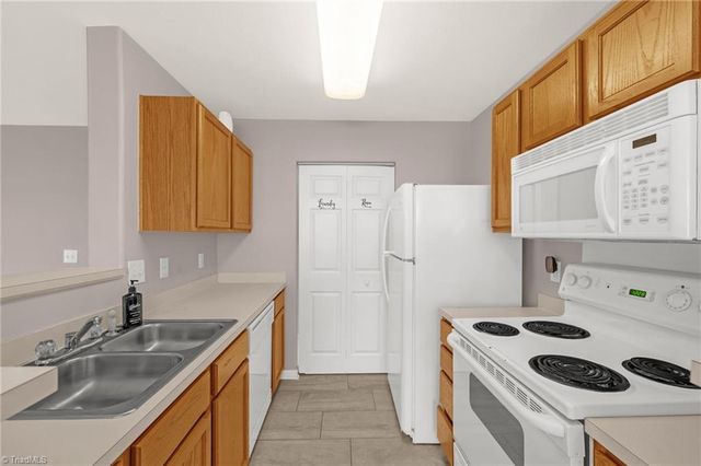 2204 Mcconnell Drive, Kernersville, NC 27284