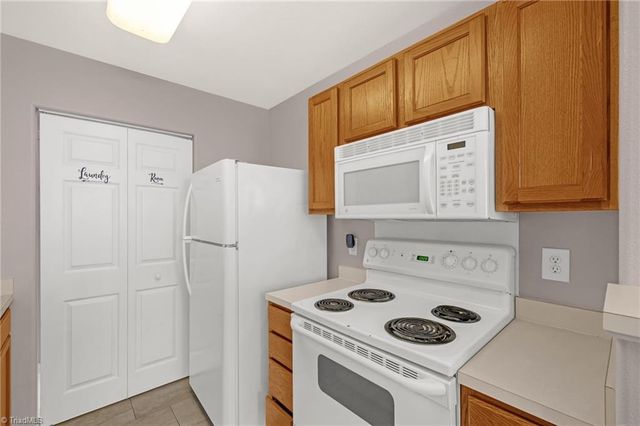 2204 Mcconnell Drive, Kernersville, NC 27284