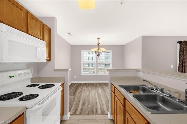 2204 Mcconnell Drive, Kernersville, NC 27284