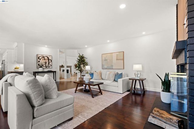 696 Blue Spruce Dr, Danville, CA 94506