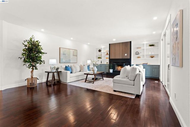 696 Blue Spruce Dr, Danville, CA 94506