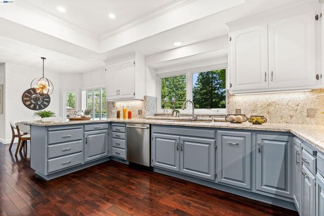 696 Blue Spruce Dr, Danville, CA 94506