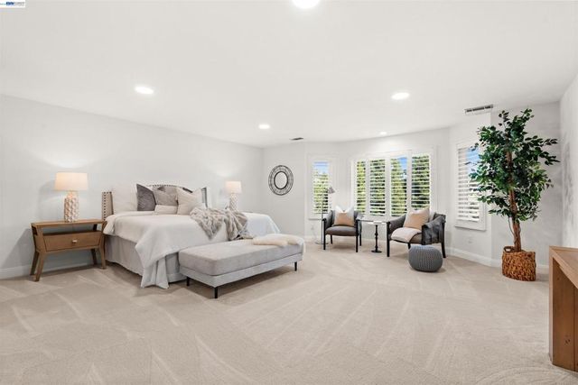 696 Blue Spruce Dr, Danville, CA 94506