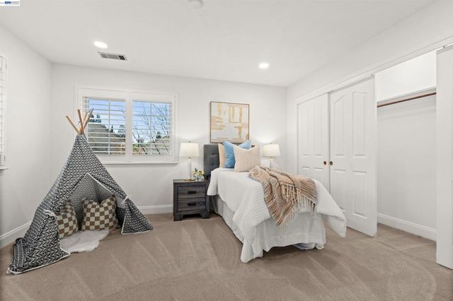 696 Blue Spruce Dr, Danville, CA 94506