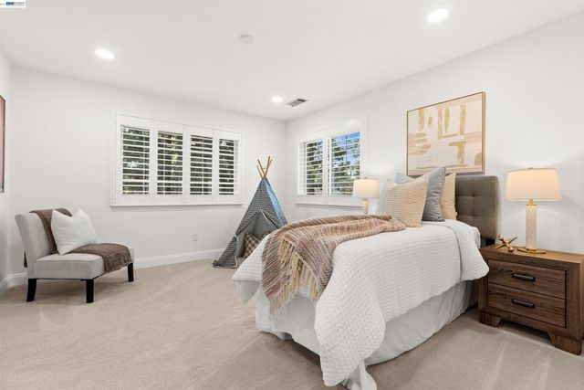 696 Blue Spruce Dr, Danville, CA 94506