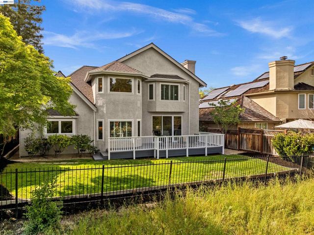 696 Blue Spruce Dr, Danville, CA 94506