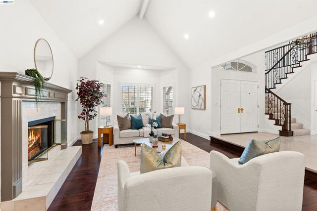 696 Blue Spruce Dr, Danville, CA 94506