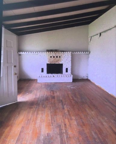 2003 E Buckingham Way, Fresno, CA 93726