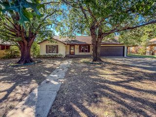 1305 Hillcrest Boulevard, Gainesville, TX 76240