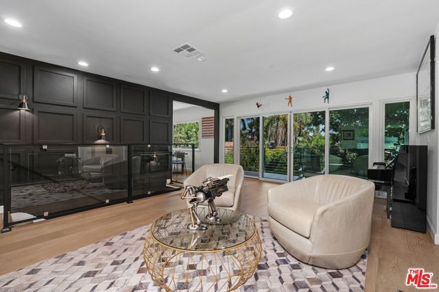 3304 Shelby Drive, Los Angeles, CA 90034