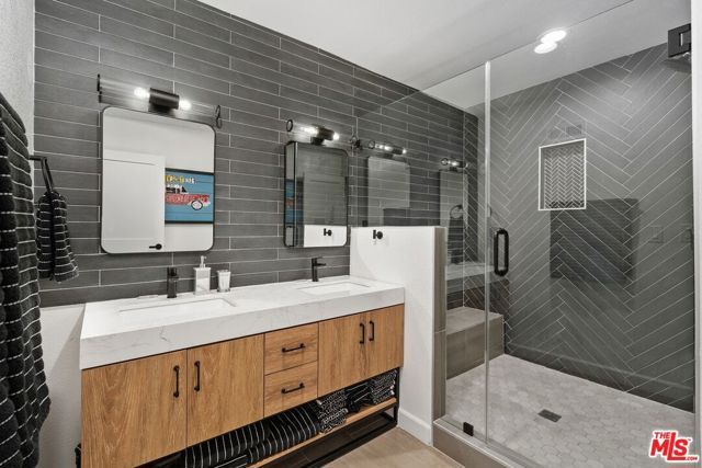 3304 Shelby Drive, Los Angeles, CA 90034