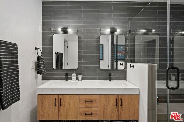 3304 Shelby Drive, Los Angeles, CA 90034