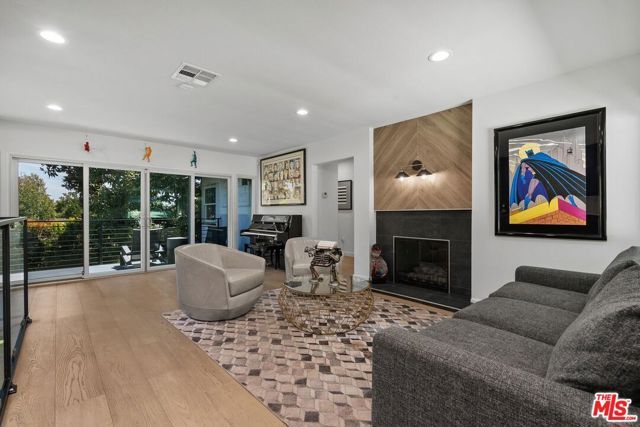 3304 Shelby Drive, Los Angeles, CA 90034