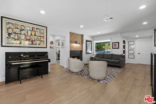 3304 Shelby Drive, Los Angeles, CA 90034